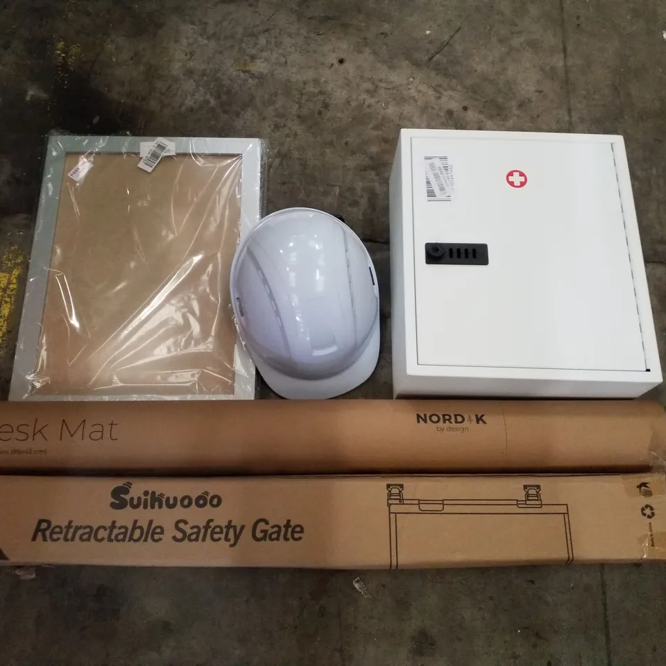 PALLET CONTAINING ASSORTED PRODUCTS INCLUDING RETRACTABLE SAFTEY GATE, DESK MAT, MEDICINE CABINET, SAFTEY HELMET, PICTURE FRAME 