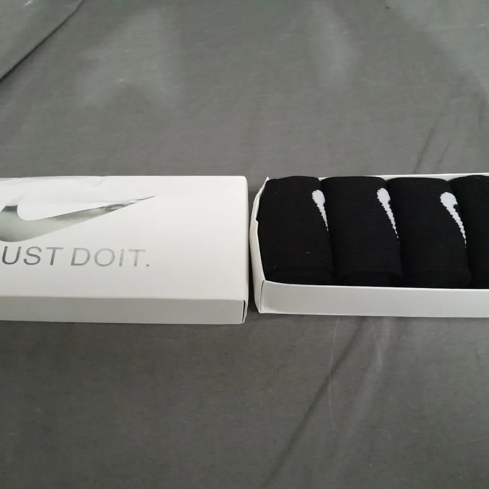 BOXED NIKE JUST DO IT BLACK PACK OF 5 SOCKS - SIZE UNSPECIFIED