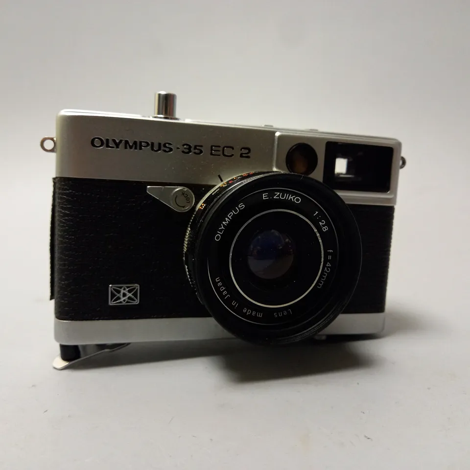 OLYMPUS 35 EC 2 CAMERA