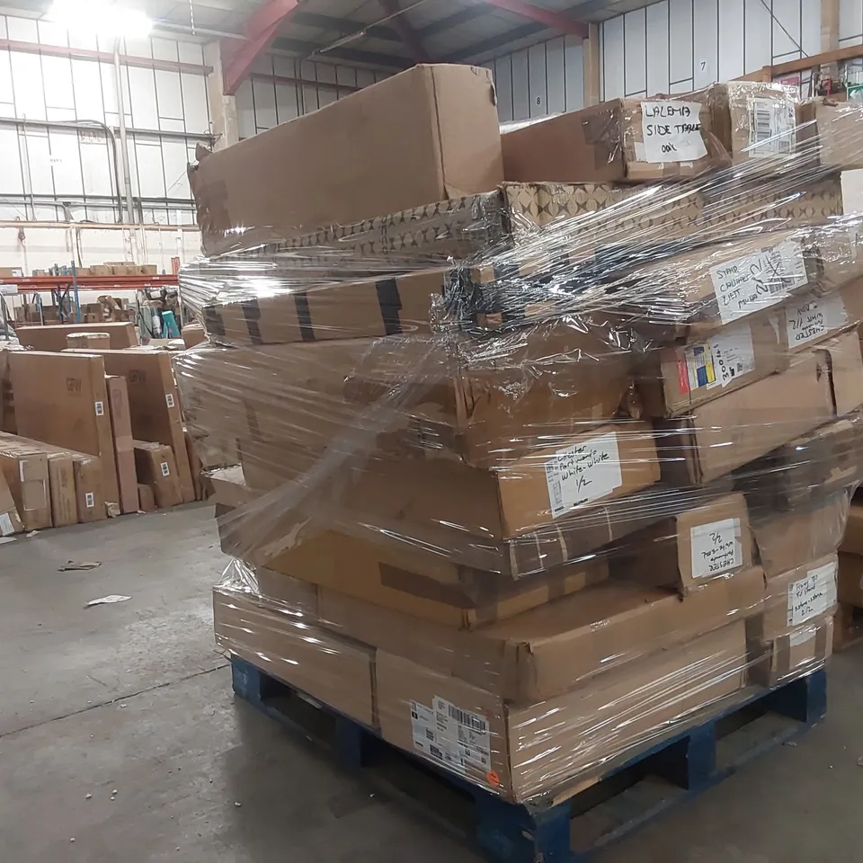 PALLET CONTAINING A LARGE QUANTITY OF ASSORTED DESIGNER FURNITURE PARTS