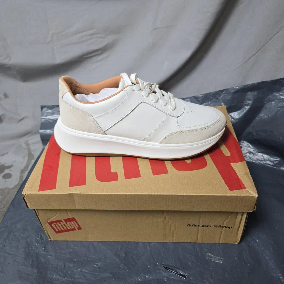 FITFLOP WHITE LEATHER TRAINERS – BEIGE SUEDE ACCENTS SIZE 7