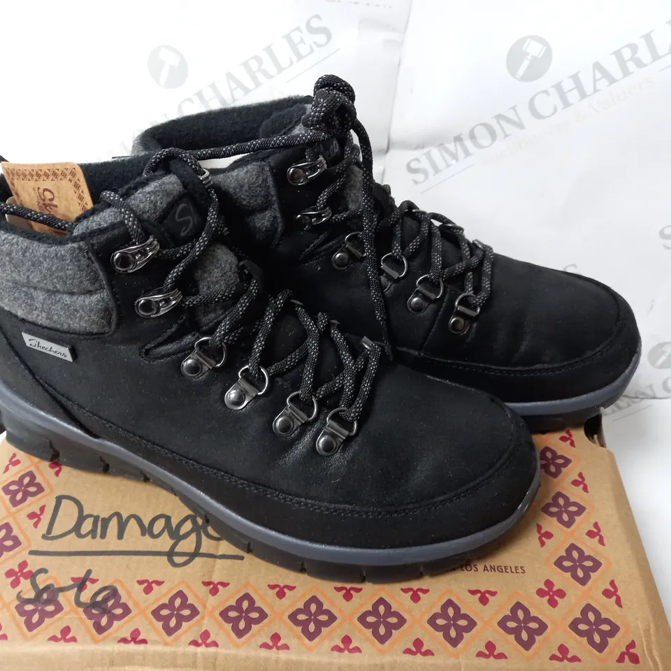 UNBOXED SKECHERS SYNERGY WARM TECH BOOTS, BLACK - SIZE 5