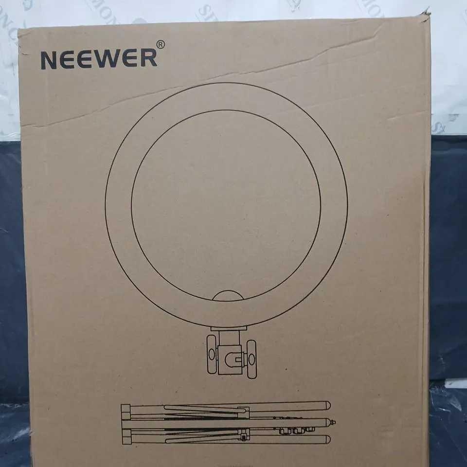 BOXED NEEWER RL-18 SMARTPHONE RING LIGHT KIT 