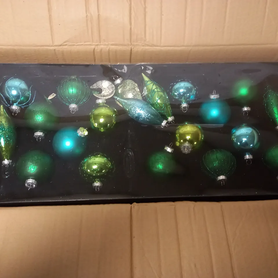 WERCHRISTMAS GLASS BAUBLES, GREEN