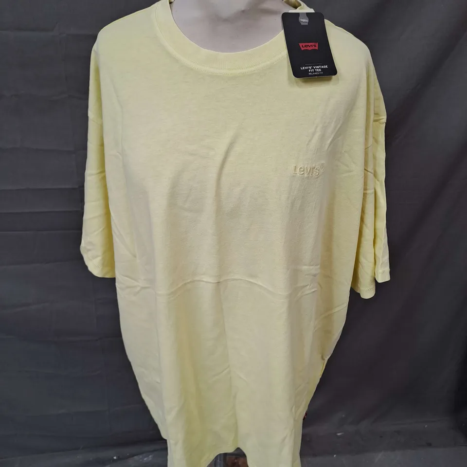 LEVI'S TSHIRT IN YELLOW SIZE XL
