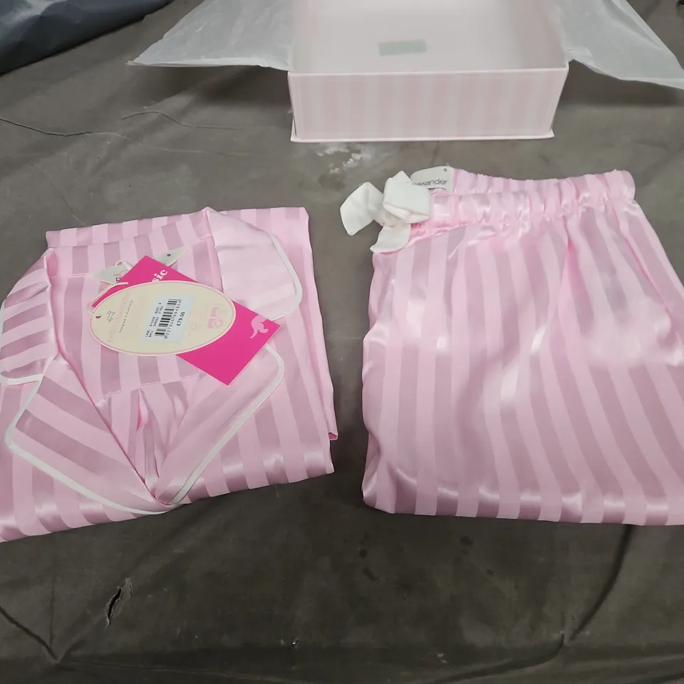 ALEXANDER CLASSIC PINK STRIPED SATIN SLEEPWEAR SET – TOP & BOTTOM, SIZE S