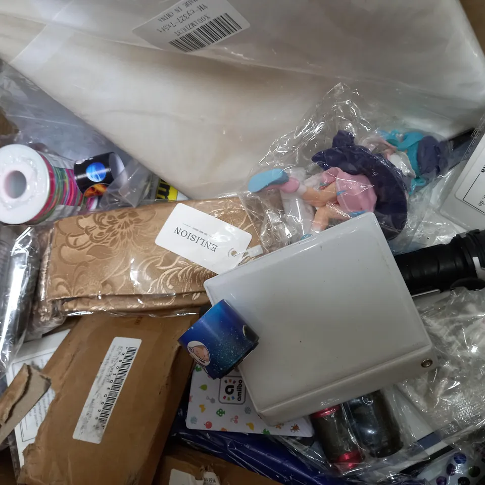APPROXIMATELY 30 ASSORTED ITEMS TO INCLUDE CURTAIN STRING LIGHTS, BABY'S ELECTRIC MANICURE SET, PORTABLE ELECTRIC PUMP ETC.