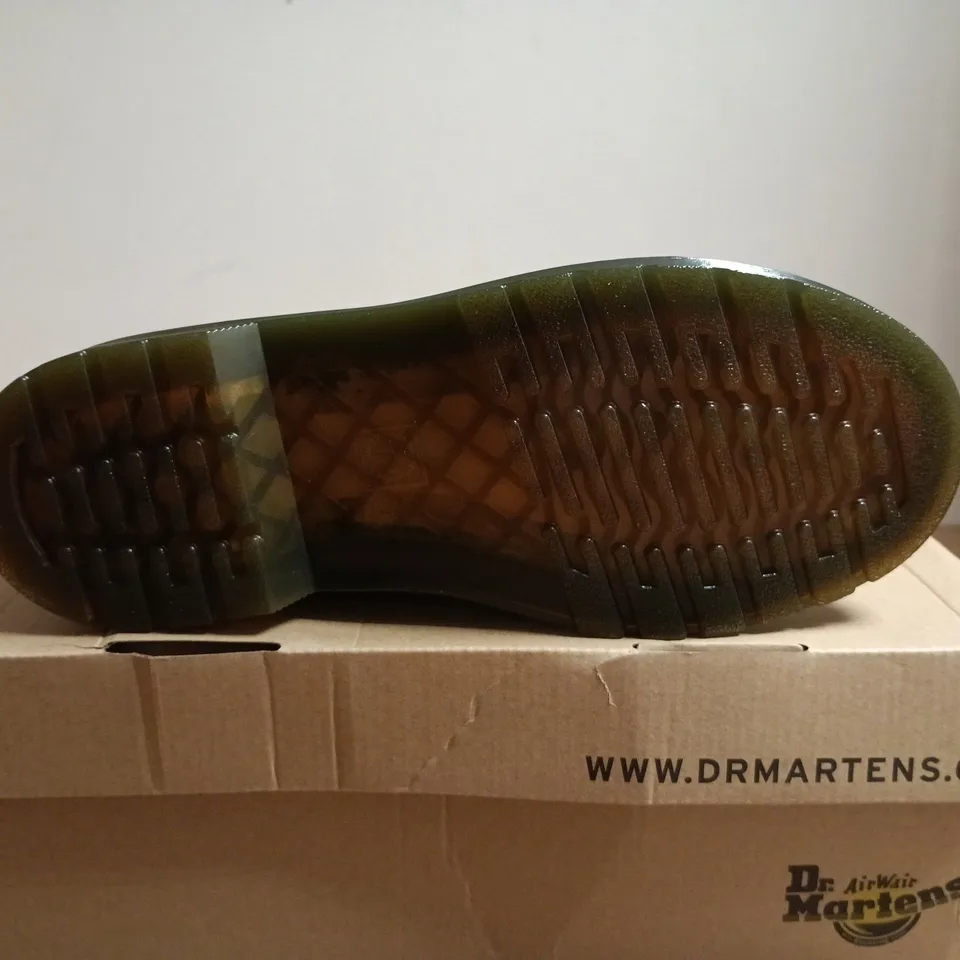 BOXED PAIR OF DR. MARTENS 1460 Y BLACK BOOTS – SOFTY, UK 5½ (EU 38½)