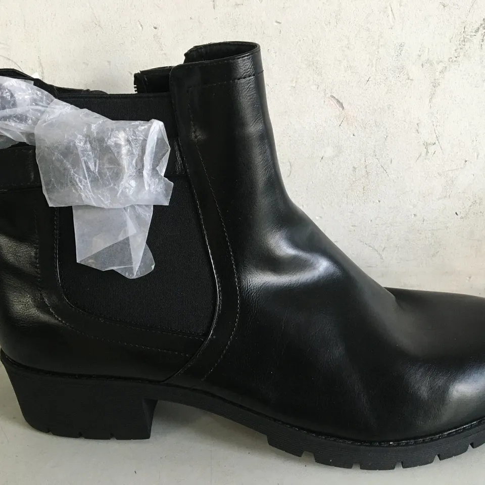 PAIR OF SIZE 13 BLACK FAUX LEATHER BUCKLE ANKLE BOOTS