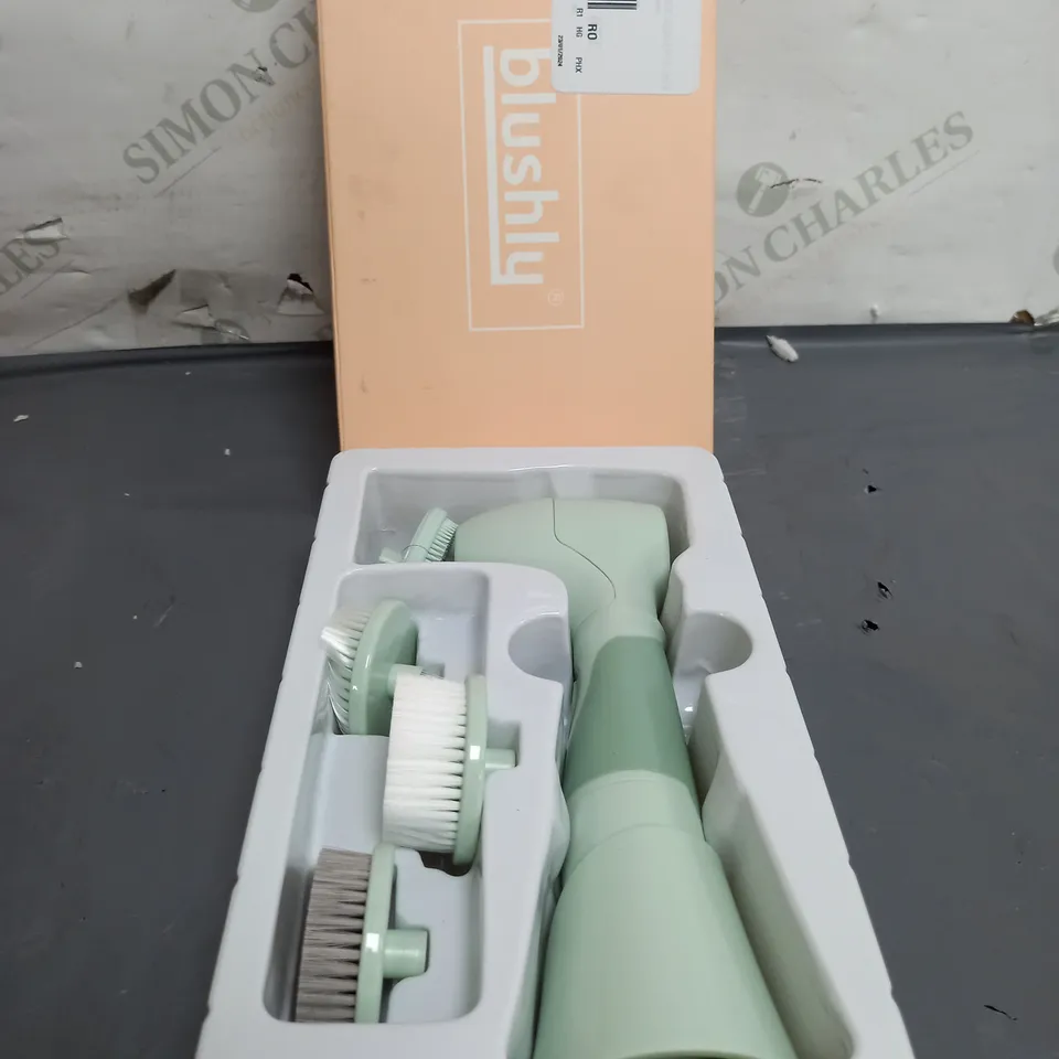 BLUSHLY CLEANSING & EXFOLIATING FACE BRUSH