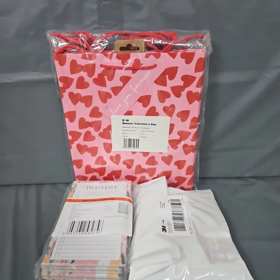 LARGE BOX OF APPROXIMATELY 5 ASSORTED ITEMS TO INCLUDE GIFT BAGS, DUVET COVER AND TO DO PAD - COLLECTION ONLY