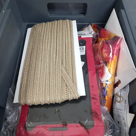 APPROXIMATELY 10 ASSORTED HOUSEHOLD ITEMS TOO INCLUDE TABLET COVERS , DOG LEADS , ETC