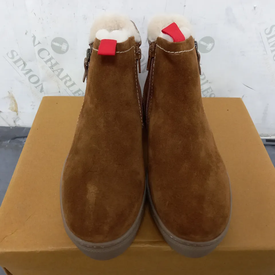 WHITE STUFF SHEARLING ZIP CUPSOLE BOOTS IN BROWN - SIZE 3