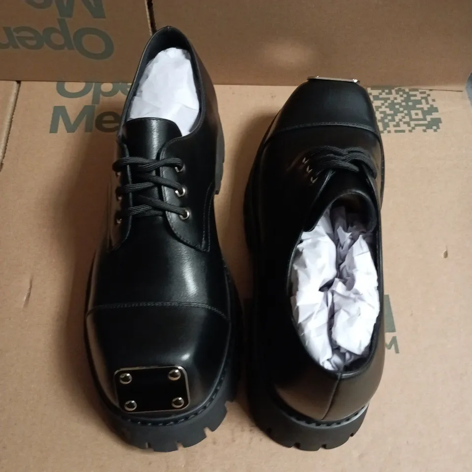 BOXED KOI GEHRMAN METAL CAP CHUNKY SHOES IN BLACK - UK 9