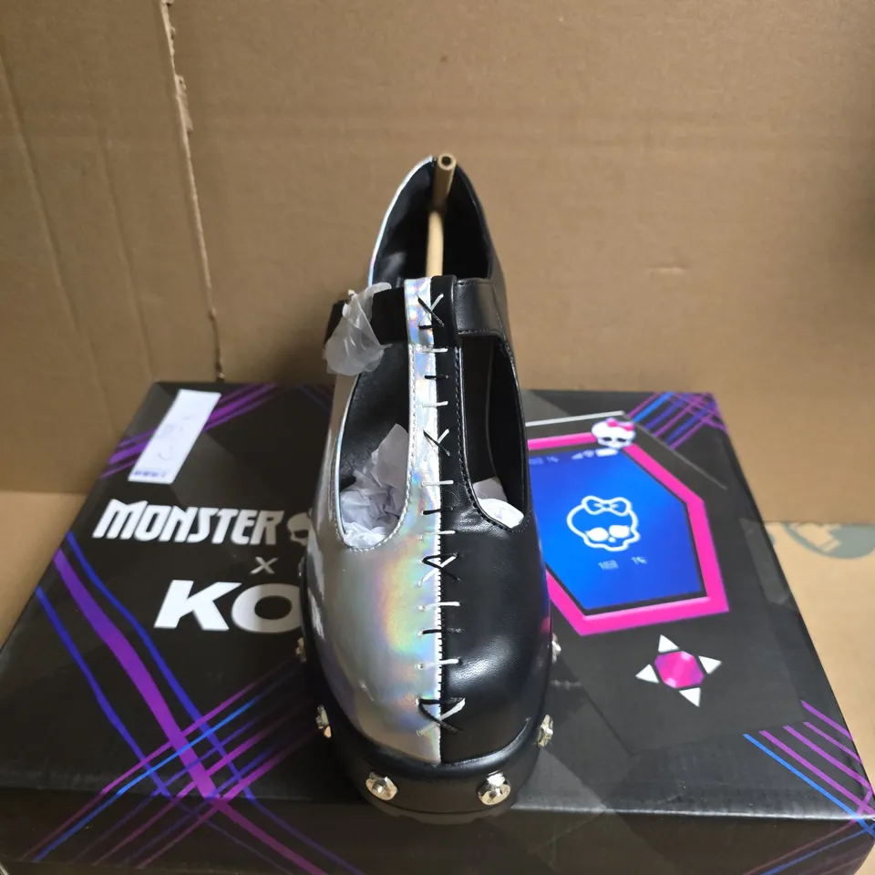 BOXED PAIR OF MONSTER HIGH MARY JANE SHOES – VOLTAGE EDITION, UK 5, SILVER/BLACK