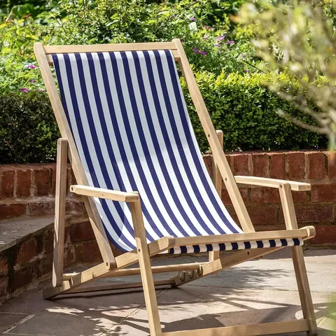 BOXED GALLERY DIRECT NAVY STRIPE DECK CHAIR (1 BOX)