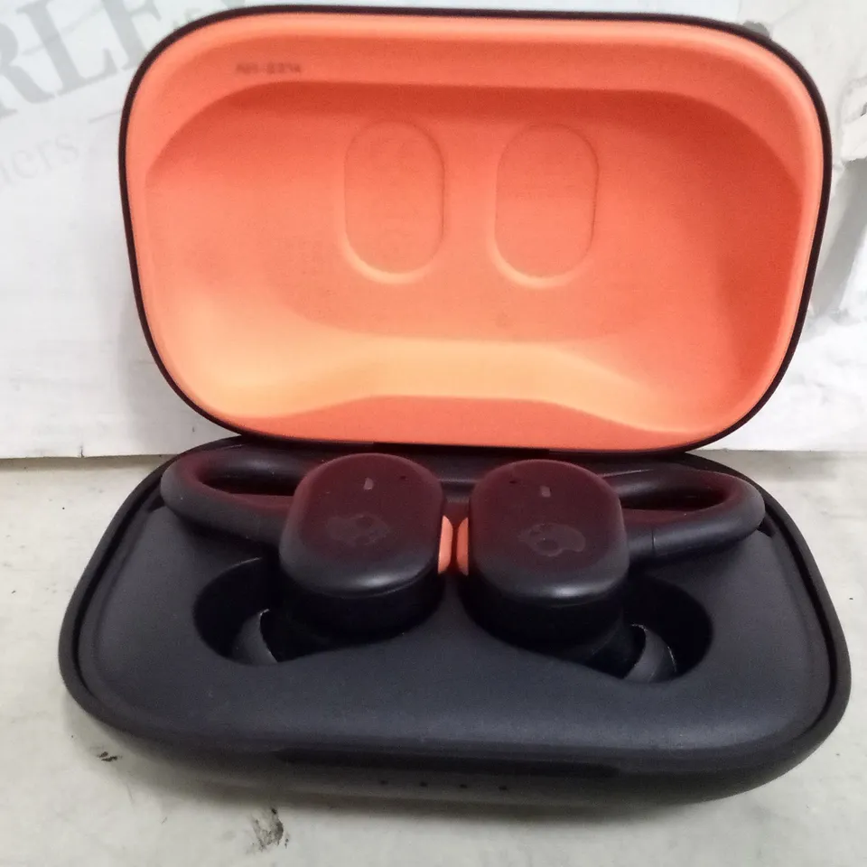 BOXED SKULLCANDY VOICE CONTROL BLUETOOTH EARBUDS