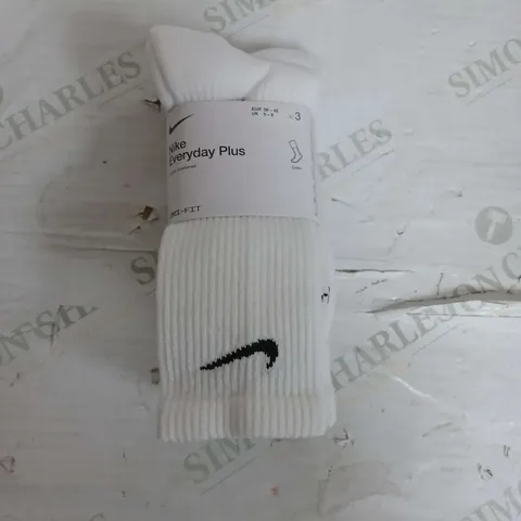 NIKE EVERYDAY PLUS WHITE DRI FIT PAIR OF 3 SOCKS - UK 5-8