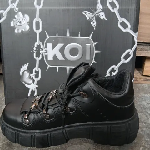 KOI RIMO CORE CHUNKY BLACK TRAINERS – UK6