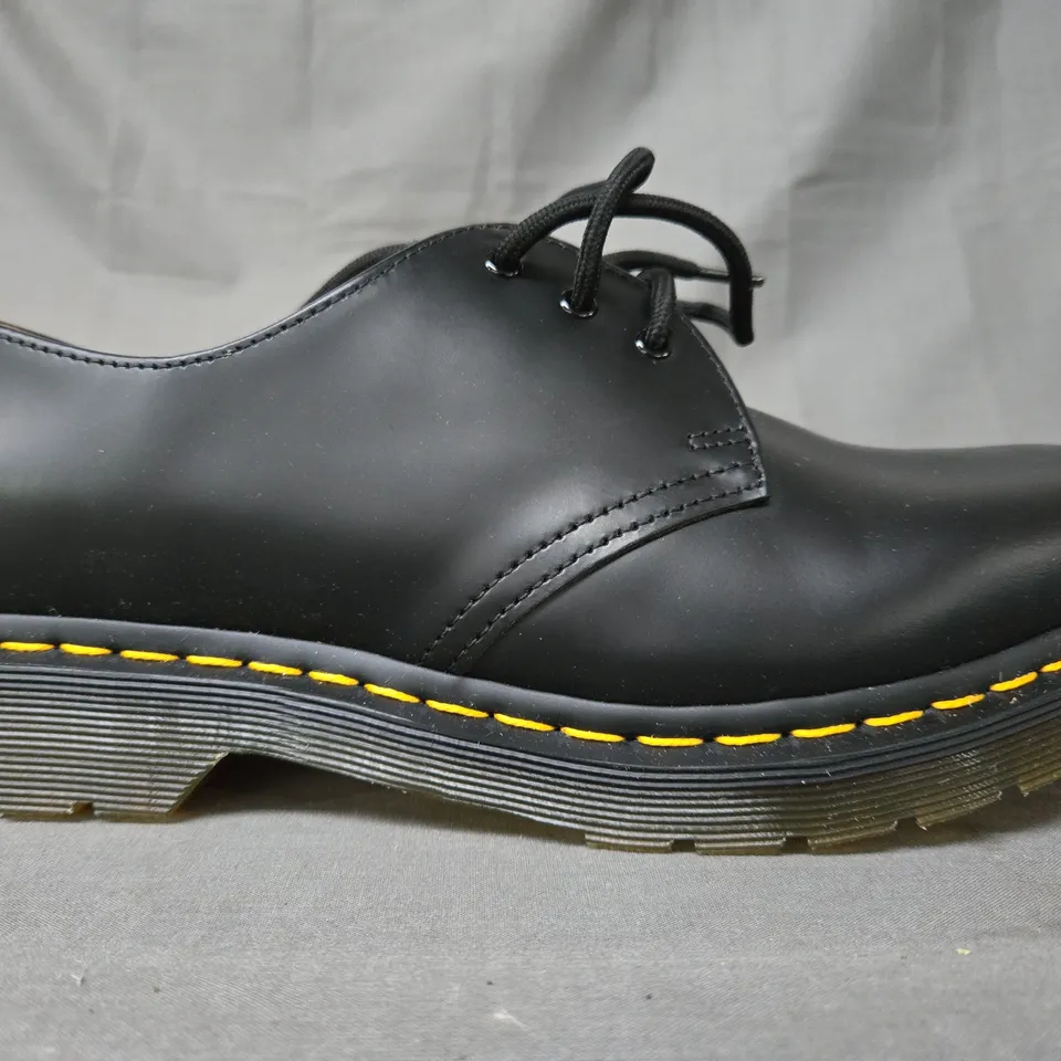 BOXED PAIR OF DR MARTENS 1461 SHOES IN BLACK UK SIZE 8