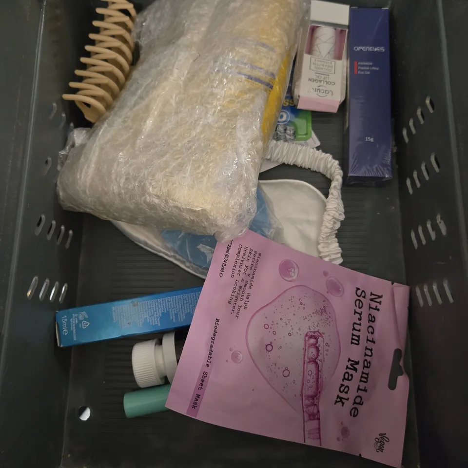 APPROXIMATEY 20 ASSORTED HEALTH AND BEAUTY PRODUCTS TO INCLUDE - BEAUTY OF JOSEON SPF 50 CREAM - KIEHL'S ULTRA FACIAL CREAM REFILL - THE INKEY LIST DEWY FACE MIST - ETC