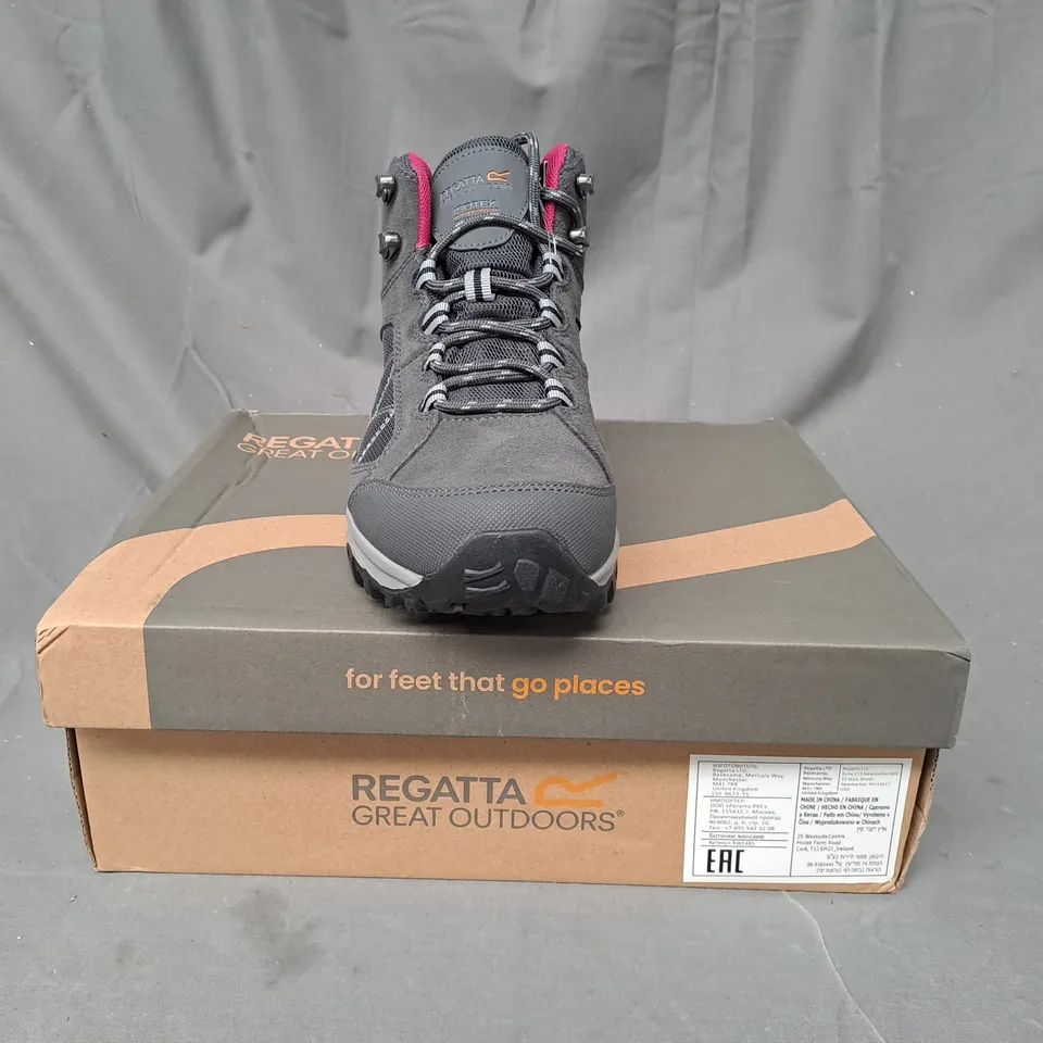 BOXED PAIR OF REGATTA WATERPROOF + BREATHABLE SHOES IN GREY/PINK UK SIZE 7