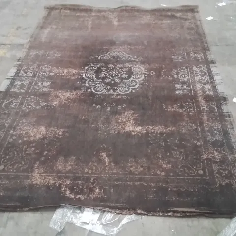 QUALITY DESIGNER AREA RUG - APPROXIMATELY 280X200CM