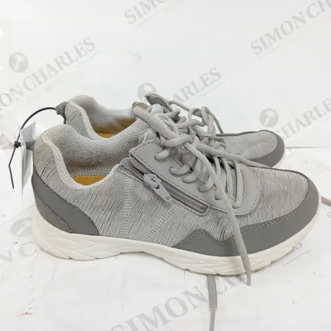 VIONIC BRISK JETTA TRAINER LIGHT GREY - UK 4