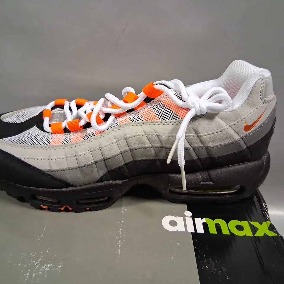 BOXED NIKE AIR MAX 95 ESSENTIAL SIZE 9