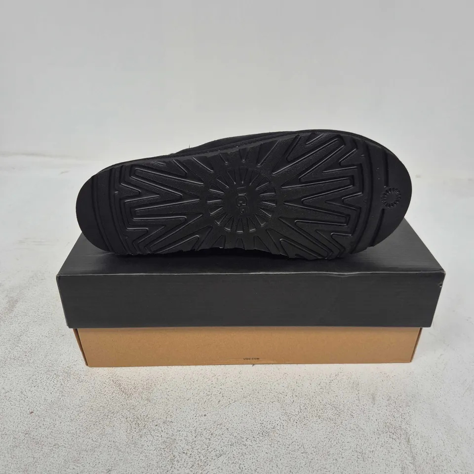 BOXED PAIR OF UGG M TASMAN II IN BLACK - UK 7
