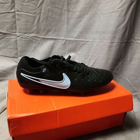 NIKE BLACK FOOTBALL BOOTS – UK SIZE 5.5