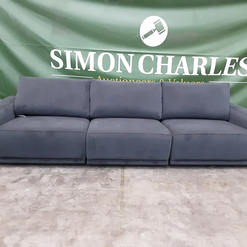 QUALITY BRITISH MANUFACTURED DESIGNER G PLAN FUSION 3 SEATER SOFA (G) A931 PLUSH TARMAC A931