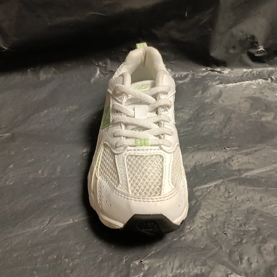 PAIR OF NEW BALANCE KIDS 530 TRAINERS IN WHITE/MINT GREEN SIZE UK 11