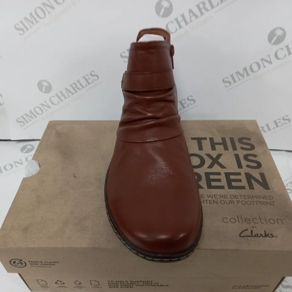 BOXED CLARKS CORA ROUCHED IN DARK TAN LEA IN UK 7