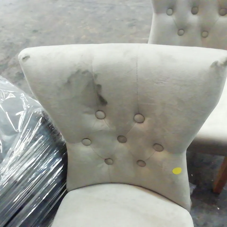 SET OF 5 CHAMPAGNE FABRIC BUTTON-BACKED DINING CHAIRS