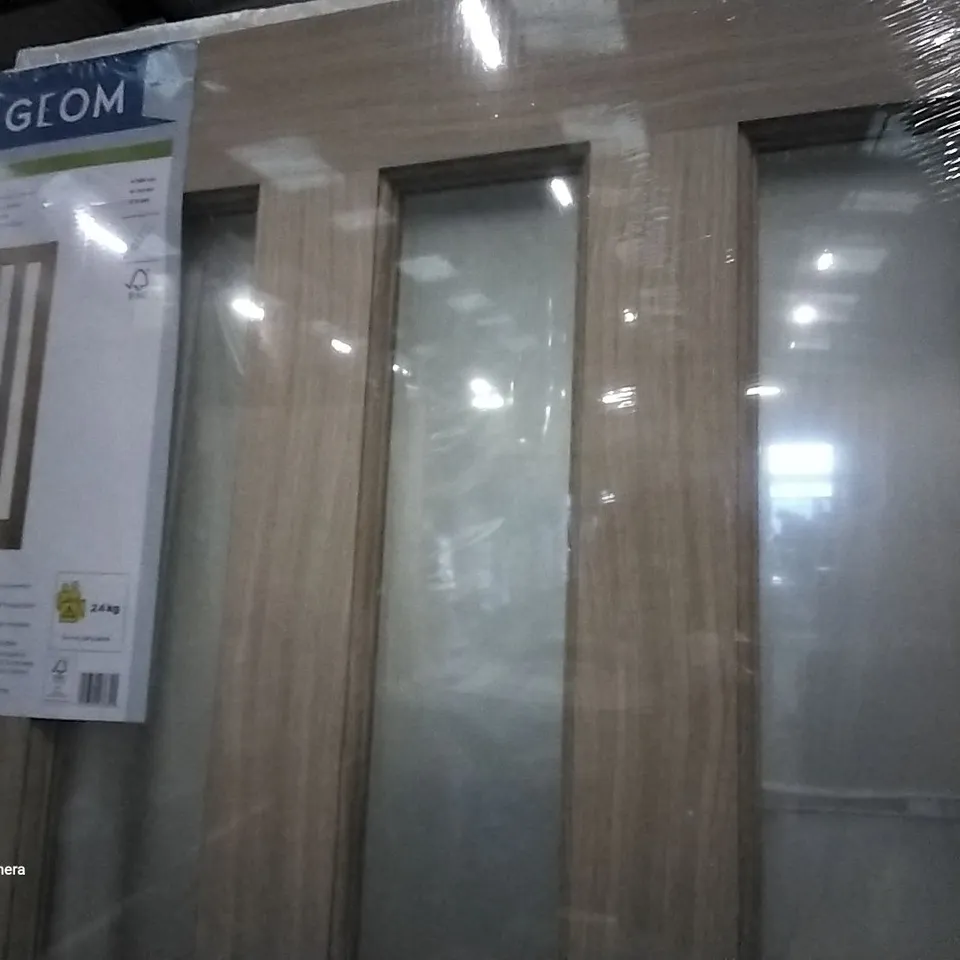 VERTICAL 3 PANEL OAK VENEER GLAZED INTERNAL DOOR 1981 × 762MM