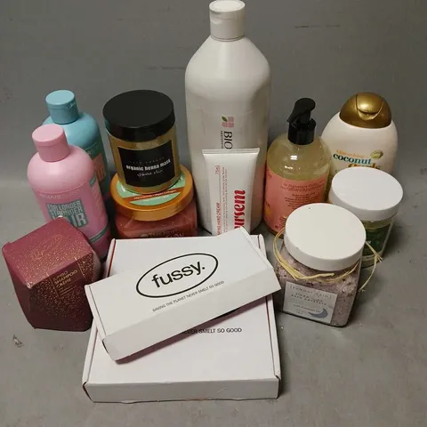 APPROXIMATELY 20 ASSORTED COSMETIC PRODUCTS INCLUDE - FUSSY DEODORANT - HAIRBURST SHAMPOO - UPCIRCLE JUMBO SHAMPOO CREME - ETC