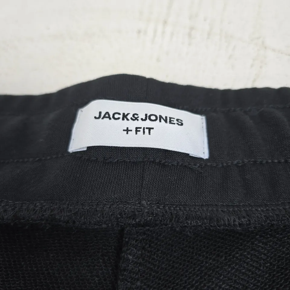 JACK AND JONES BLACK SHORTS SIZE 54