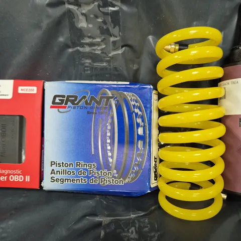 APPROXIMATELY 10 ASSORTED VEHICLE PARTS AND ACCESSORIES TO INCLUDE PISTON RINGS, SCANNER OBD II, ETC - COLLECTION ONLY