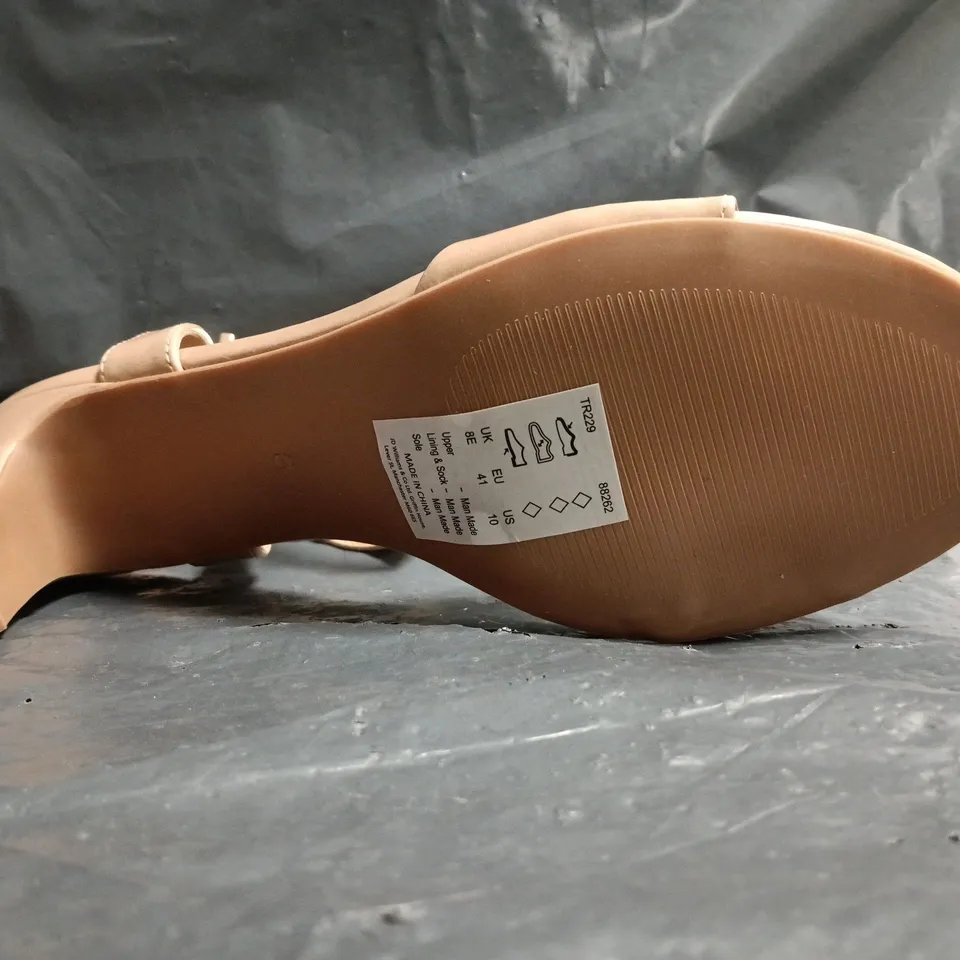 BOXED PAIR OF JD WILLIAMS OPEN TOE HEELED SANDALS IN NUDE SIZE UK 8