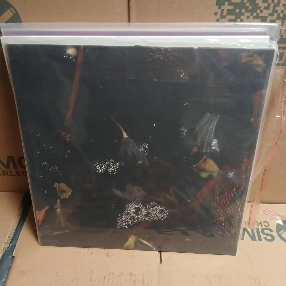 LOT OF APPROXIMATELY 10 ASSORTED VINYL LPS – MIXED ARTISTS (THE SIRENS OF TITAN: APOCALYPSE SESSIONS; LISA RONSON: EMPERORS OF MEDIEVAL JAPAN)