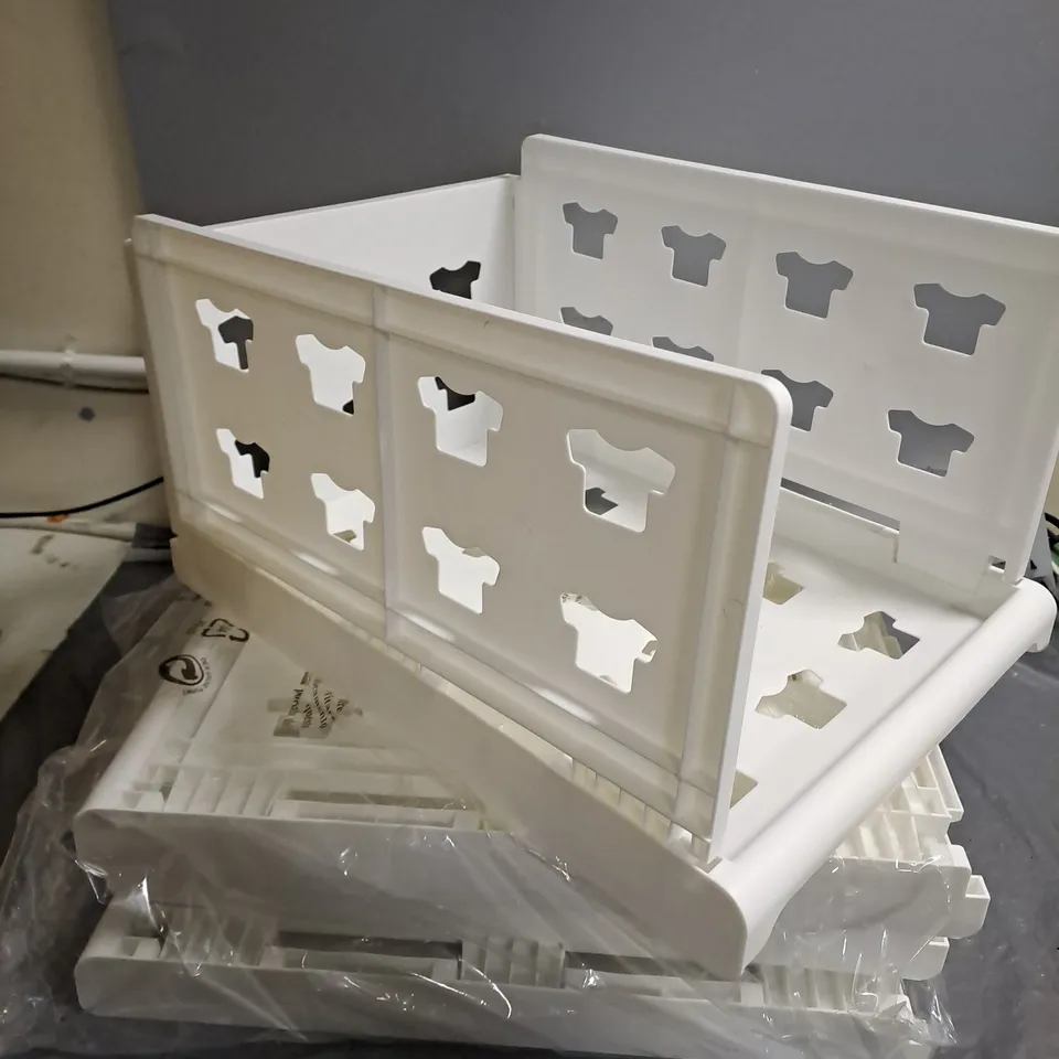 LOT OF 4 WHITE PLASTIC COLLAPSIBLE CLOTHES CRATES