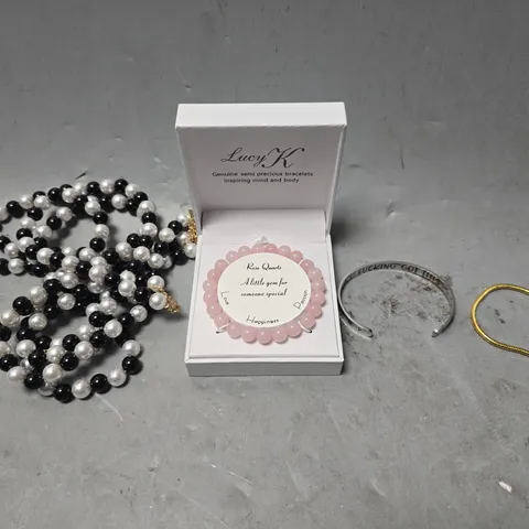 APPROXIMATELY 15 ASSORTED JEWELLERY ITEMS TO INCLUDE - NECKLACE , EARRINGS , BRACELET ETC
