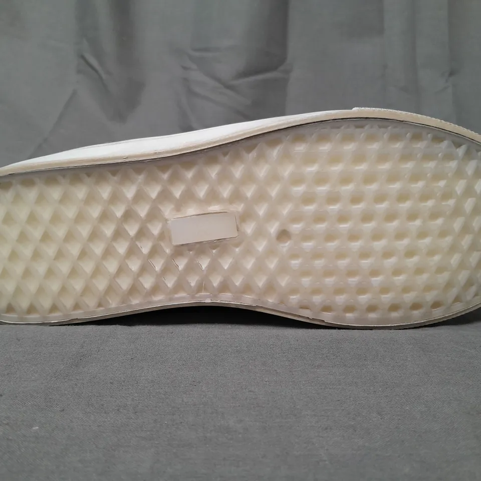 BOX OF APPROXIMATELY 10 PAIRS OF W.S AM-035 SHOES IN BLACK DENIM - VARIOUS SIZES