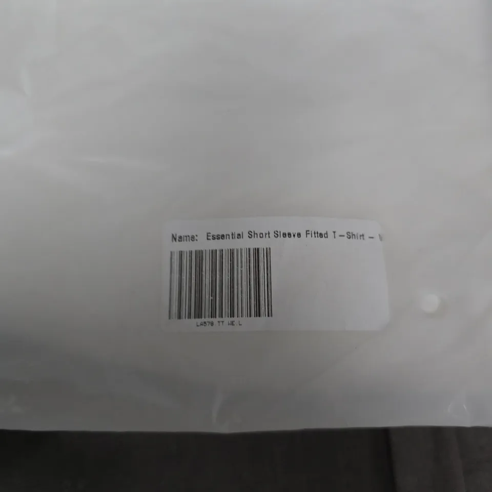 LOUNGE ESSENTIAL SHORT SLEEVE FITTED T-SHIRT – WHITE