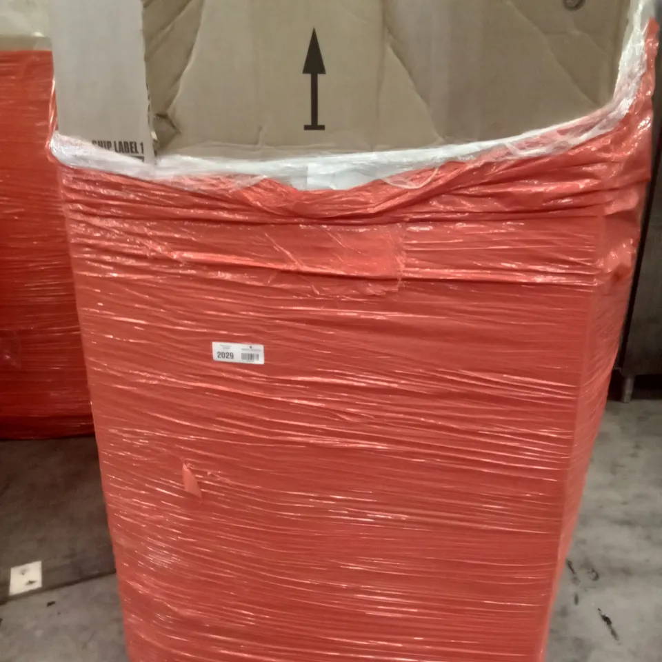 PALLET OF ASSORTED ITEMS INCLUDING HOMIDEC FOLDOUT CHAIR, VOILAMART METAL BED, GETFIT PREMIUM KING AIR BED, LED TUBE LIGHT, LUXCHOICE AIR BED