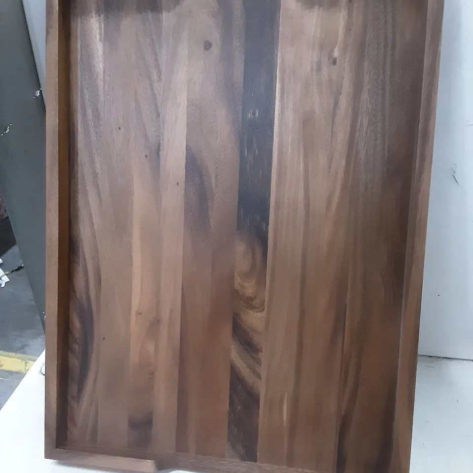 BOXED REVERSIBLE EXTRA LARGE TRAY WITH SOLID BASE IN ACACIA