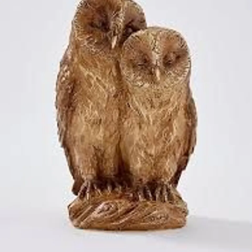 FESTIVE 20 CM CARVED WOOD EFFECT OWLS CHRISTMAS DECORATION RRP £12.99