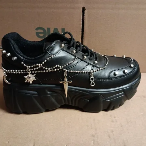 BOXED KOI JINX MYSTIC CHARM TRAINERS – UK 6 