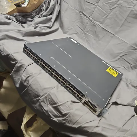 RACK-MOUNT ETHERNET SWITCH – MULTI-PORT, USED TNY WS3750X